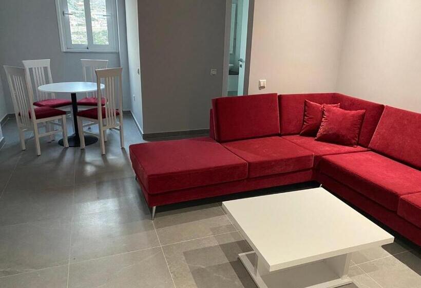 سوییت جونیور با چشم‌انداز دریا, Angel Saranda Palace