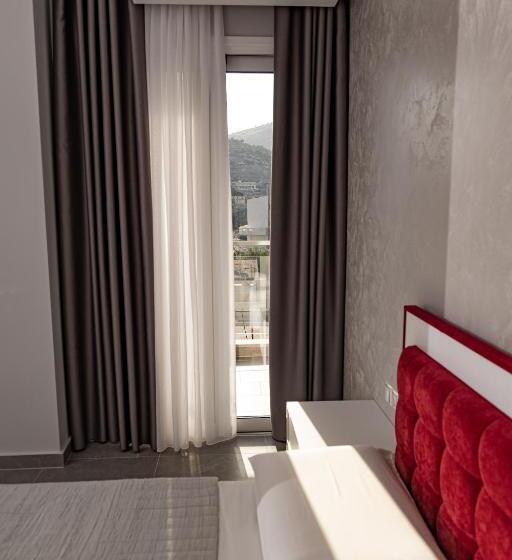 سوییت جونیور با چشم‌انداز دریا, Angel Saranda Palace