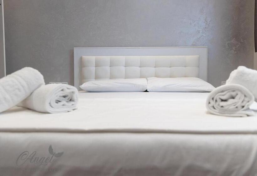 سوییت جونیور با چشم‌انداز دریا, Angel Saranda Palace