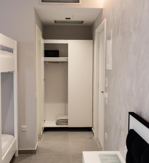 اتاق چهار تخته با دستشویی مشترک, Angel Saranda Palace