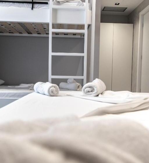 اتاق چهار تخته با دستشویی مشترک, Angel Saranda Palace