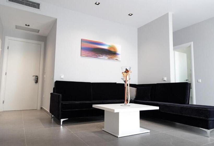 سوییت جونیور با چشم‌انداز دریا, Angel Saranda Palace