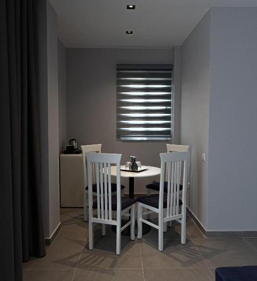 سوییت جونیور با چشم‌انداز دریا, Angel Saranda Palace