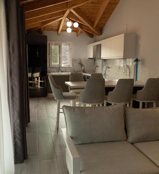 Deluxe Suite King Bed, Angel Saranda Palace