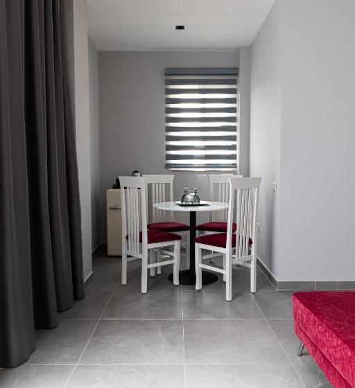 سوییت جونیور با چشم‌انداز دریا, Angel Saranda Palace