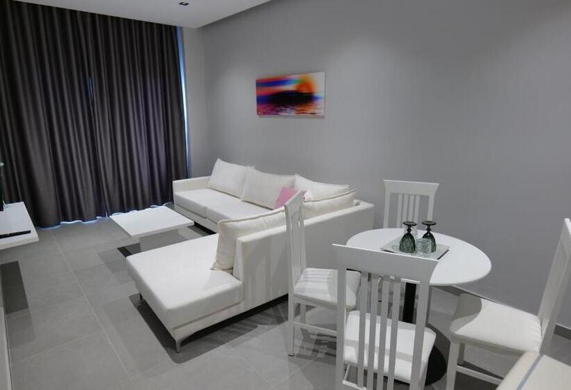 سوییت جونیور با چشم‌انداز دریا, Angel Saranda Palace