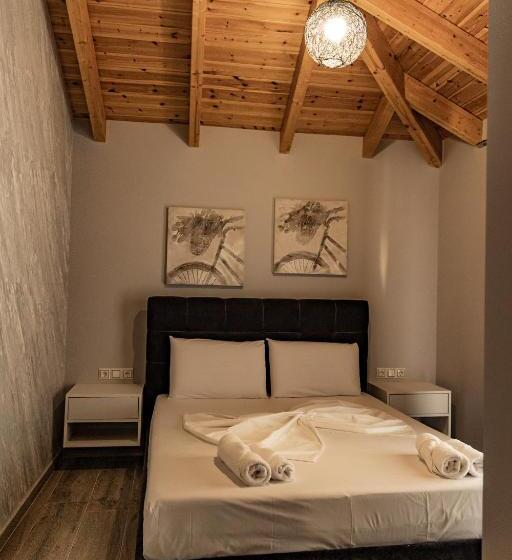 Deluxe Suite King Bed, Angel Saranda Palace