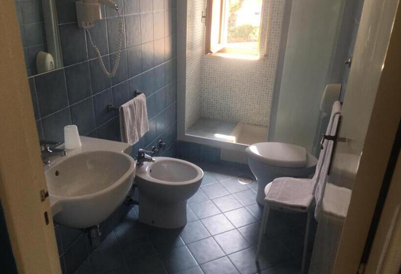 اتاق ساده سه نفره, Dei Focesi