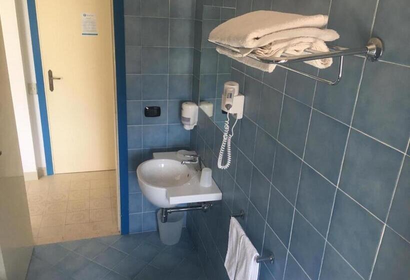 اتاق ساده سه نفره, Dei Focesi