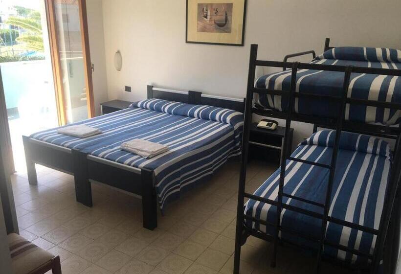 اتاق ساده سه نفره, Dei Focesi