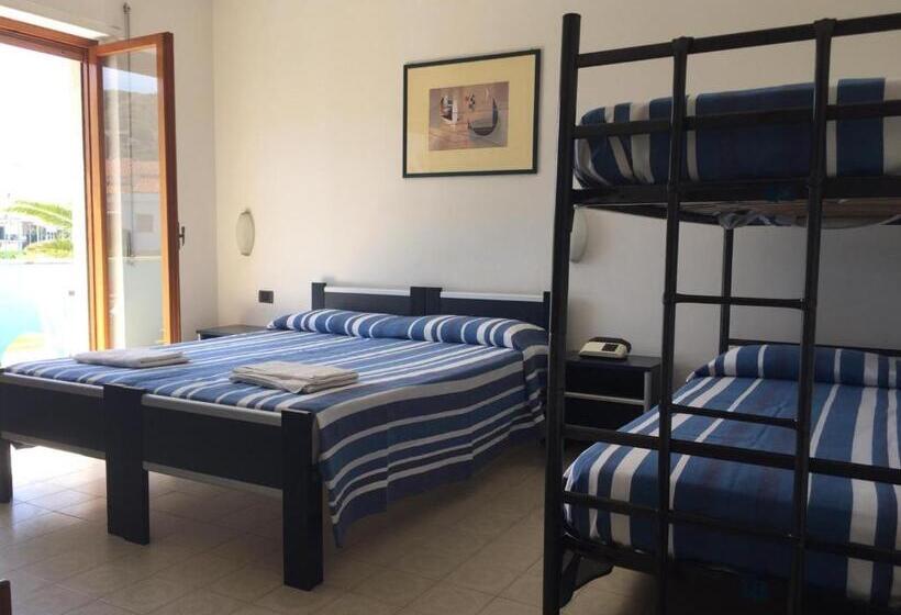 اتاق ساده سه نفره, Dei Focesi