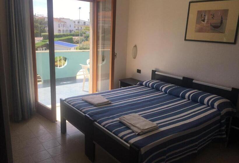 اتاق ساده سه نفره, Dei Focesi