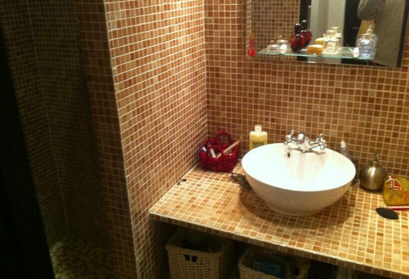 غرفة قياسية, La Cathare