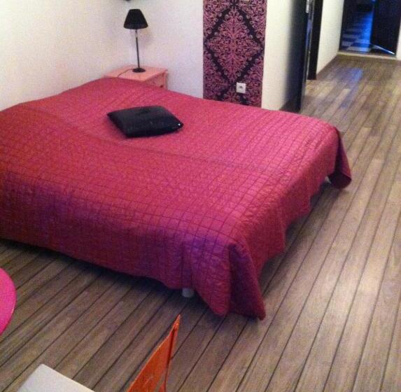 غرفة قياسية, La Cathare