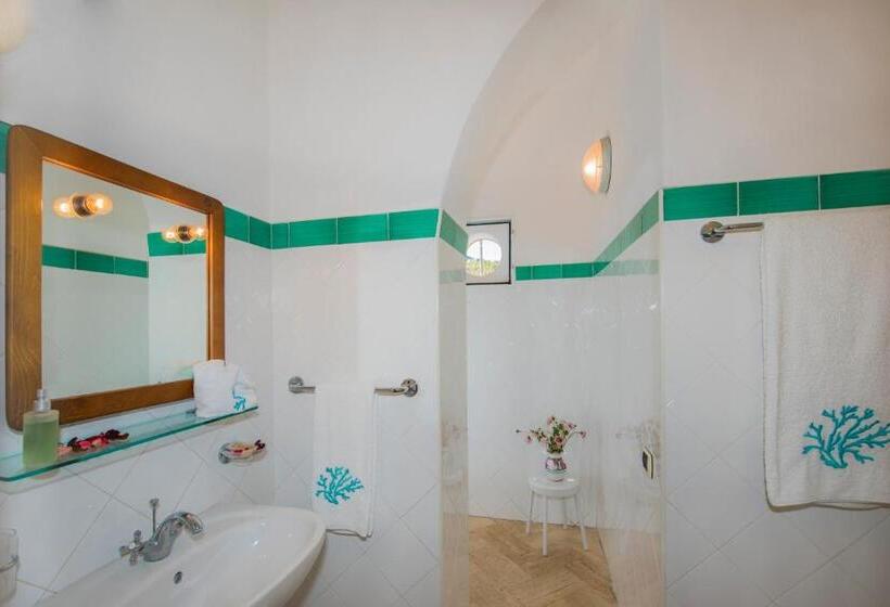 סוויטת דלוקס נוף לים, Stromboli Suite Apartment With Terrace Volcano & Sea View