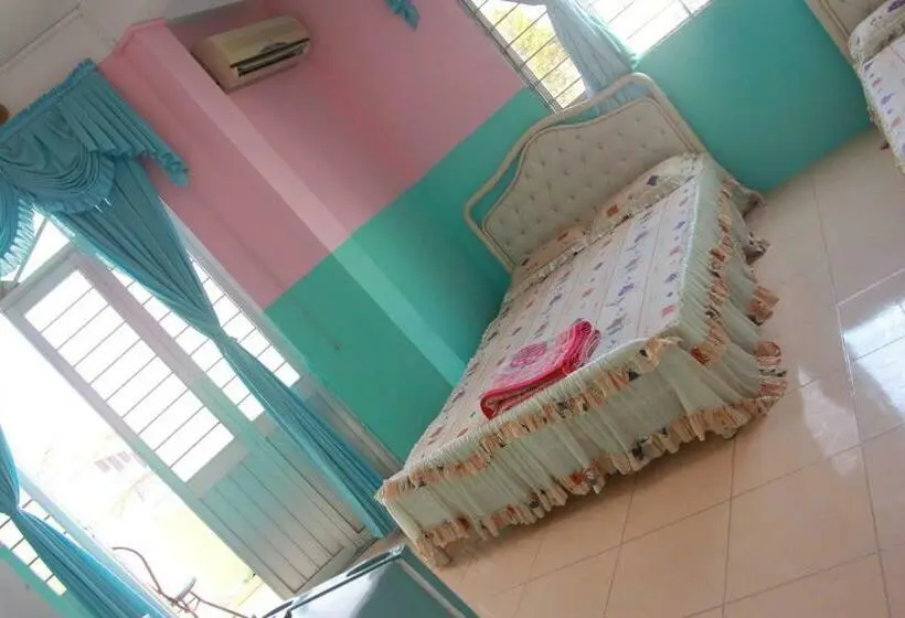 اتاق استاندارد چهارنفره با بالکن, Huỳnh Hương Guesthouse