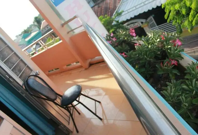 اتاق استاندارد چهارنفره با بالکن, Huỳnh Hương Guesthouse