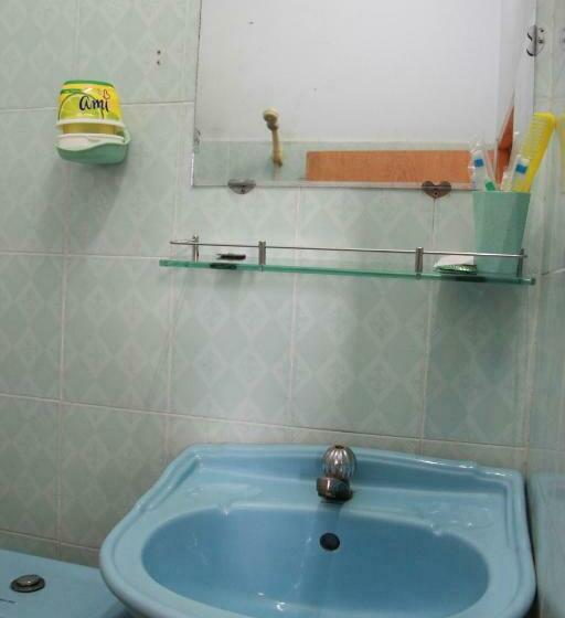 اتاق استاندارد چهارنفره با بالکن, Huỳnh Hương Guesthouse