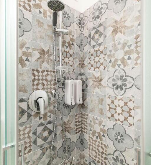 غرفة قياسية ثلاثية, Vittorioveneto126