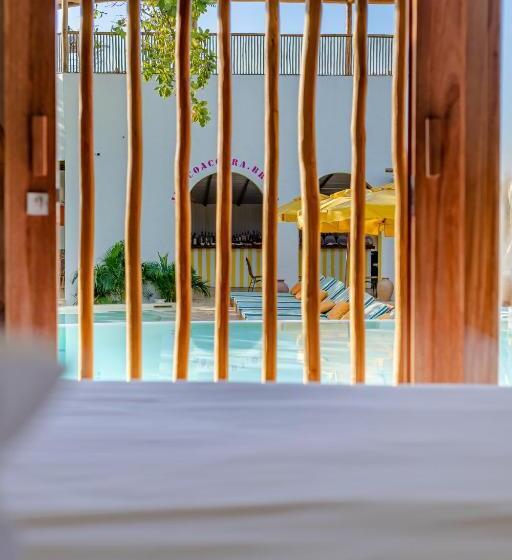 جناح مطلّ علي حمام السباحة, Cafe Jeri