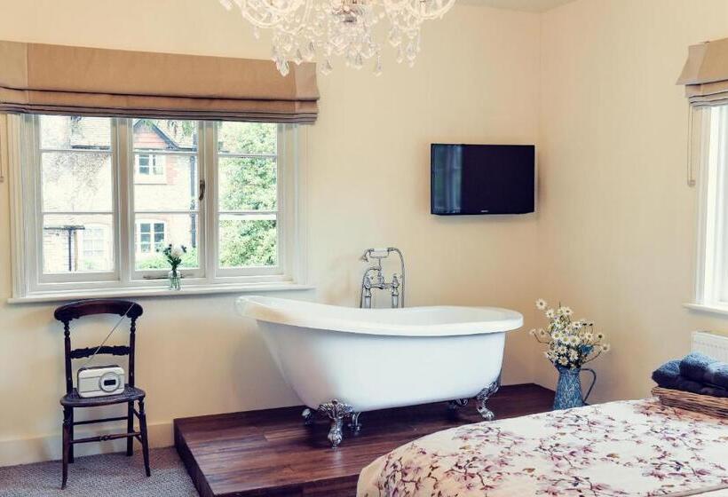 Люкс, The Nest Hotel & Restaurant