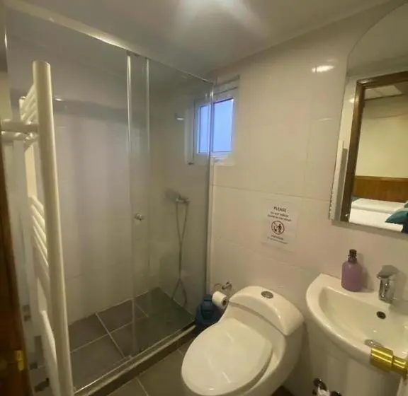 اتاق استاندارد سه نفره, Hostal Reymer Patagonia