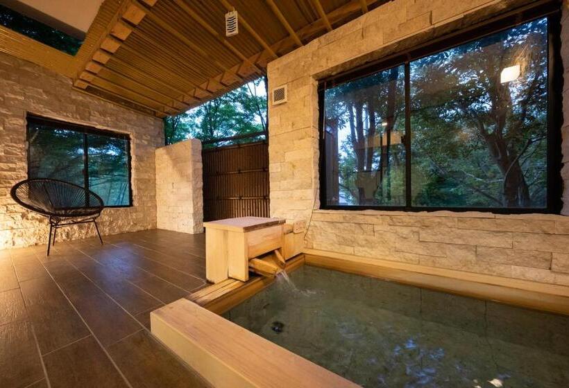 スタンダード4人部屋, 伊豆高原温泉ホテル 森の泉