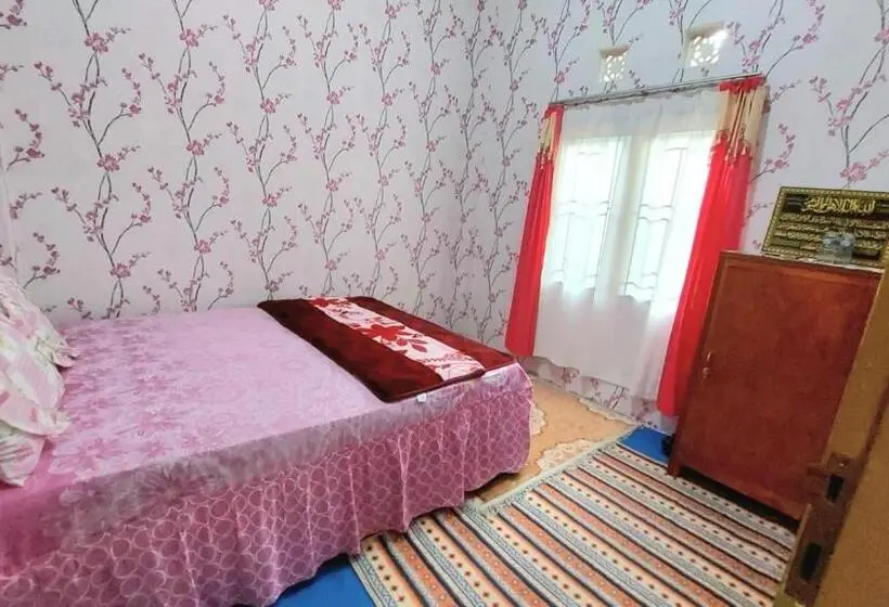 バス共有のスタンダードルーム, Penginapan Syariah Dhifa Indonesian Only