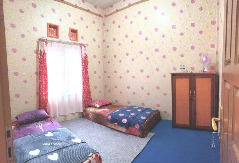 バス共有のスタンダードルーム, Penginapan Syariah Dhifa Indonesian Only