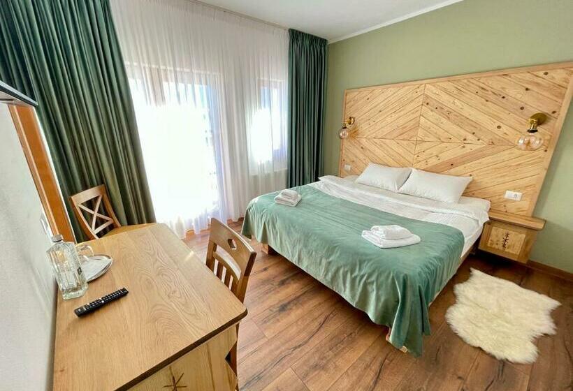 Номер Стандарт Вид на Горы, Pensiunea Coronita