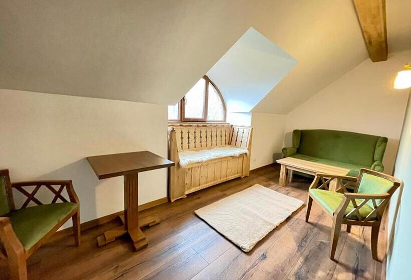 Полулюкс, Pensiunea Coronita