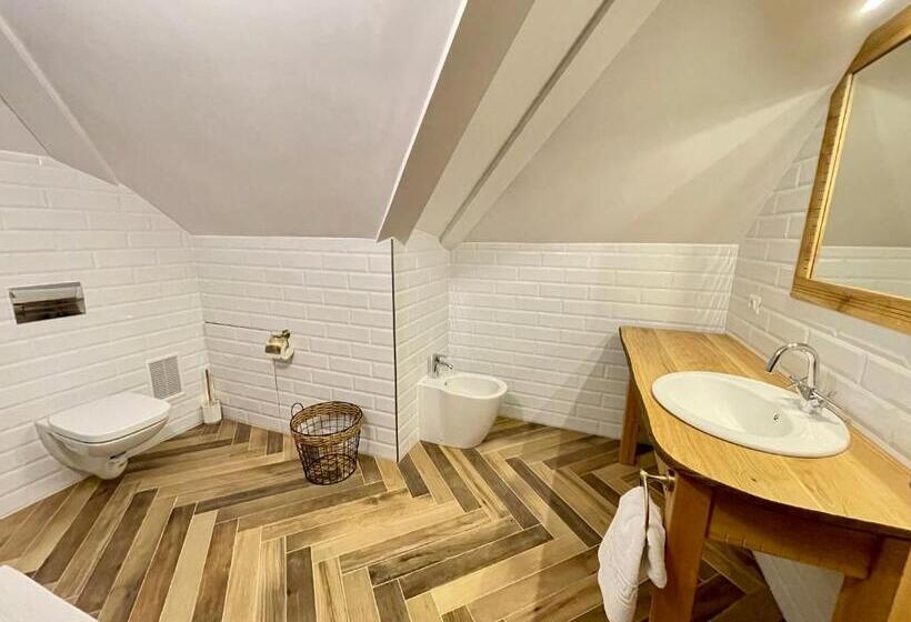 Полулюкс, Pensiunea Coronita