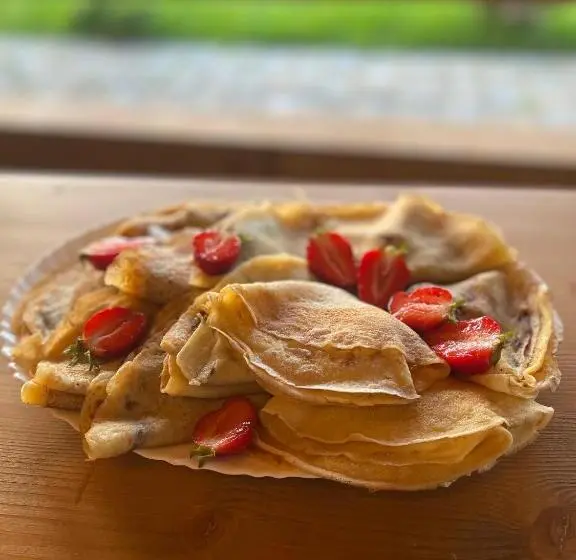 1ベッドルームハウス, Pensiunea Coronita