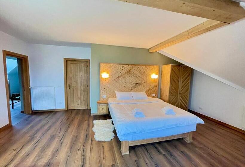 Дом 1 Спальня, Pensiunea Coronita