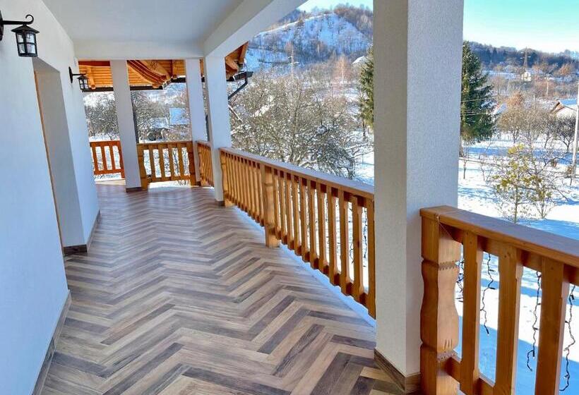 Дом 1 Спальня, Pensiunea Coronita