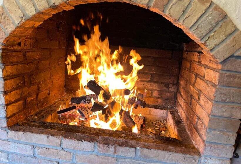 Дом 1 Спальня, Pensiunea Coronita