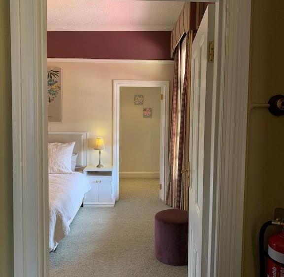 带大床的高级房间, Avon Terrace Guest House