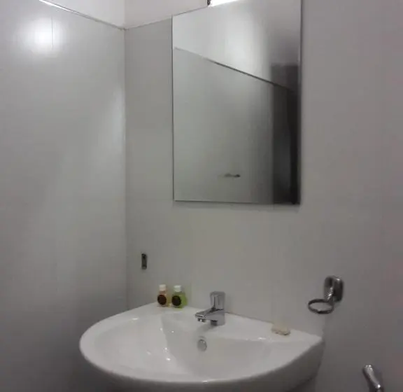 Standard Kolmen Hengen Huone Puutarhanäkymä, Villa Delorenta