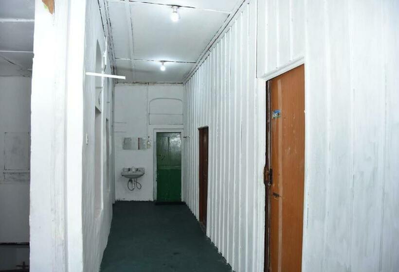 غرفة قياسية, Bababora House