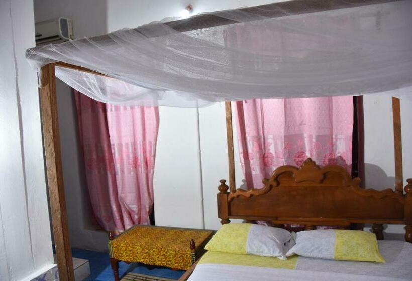 غرفة قياسية, Bababora House