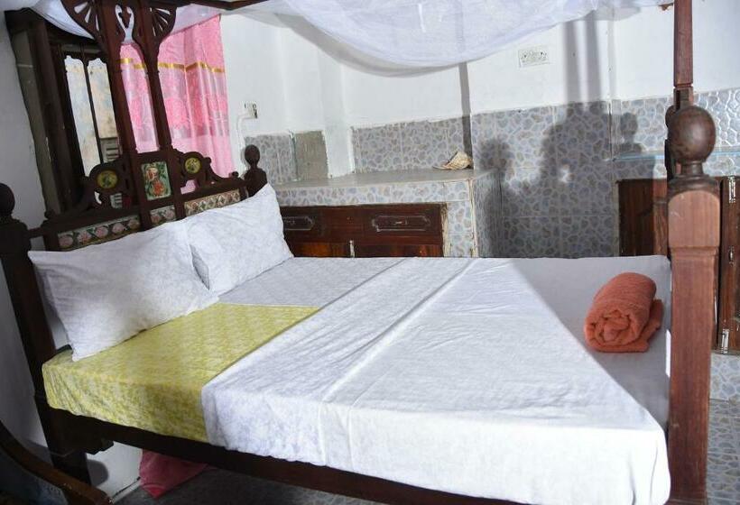 غرفة قياسية, Bababora House