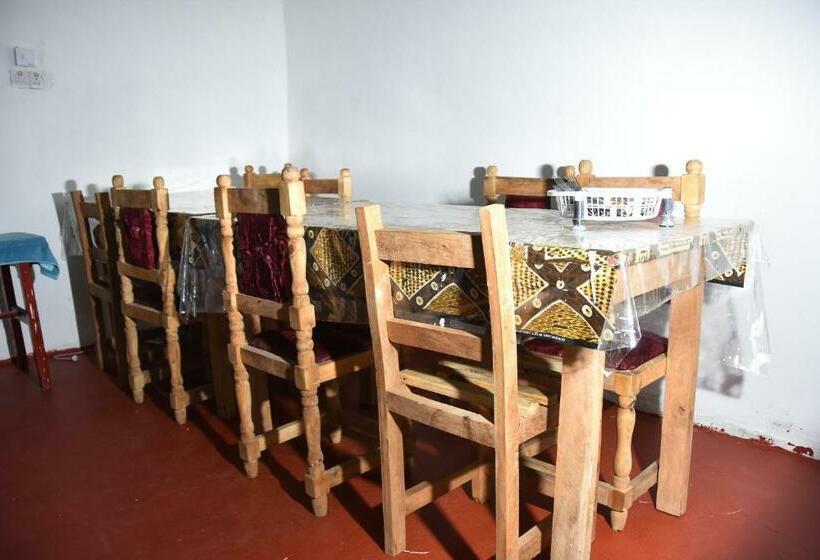 غرفة قياسية, Bababora House