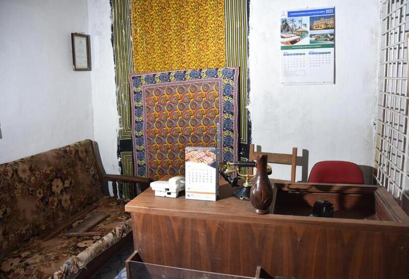 غرفة قياسية, Bababora House