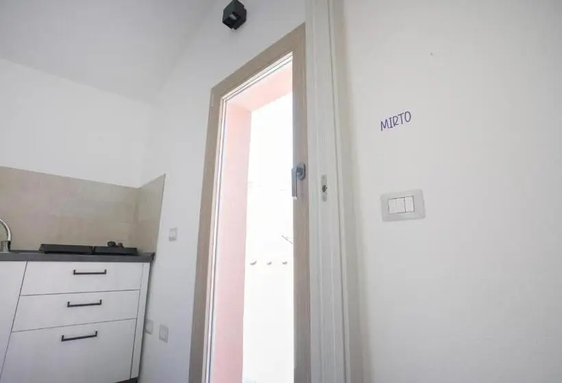 اتاق لوکس با چشم‌انداز, Casa Mirto