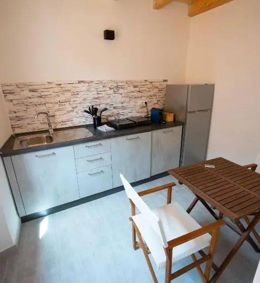 اتاق لوکس با بالکن, Casa Mirto