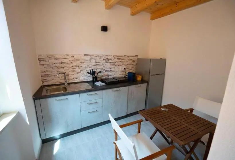 اتاق لوکس با بالکن, Casa Mirto