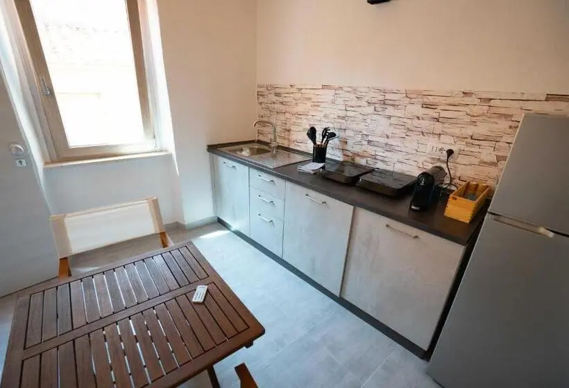 اتاق لوکس با بالکن, Casa Mirto