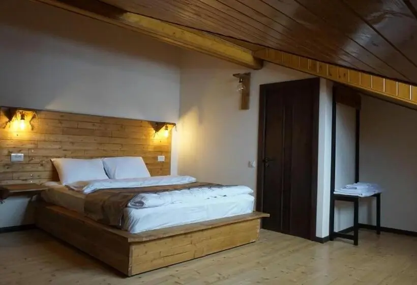 اتاق استاندارد, Mansarda Kazbegi