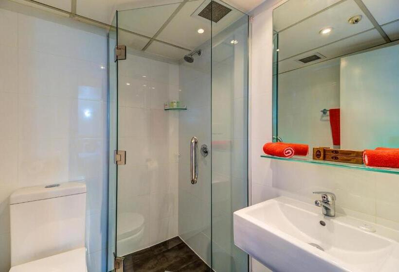 Номер Стандарт, Ascotia Off Queen