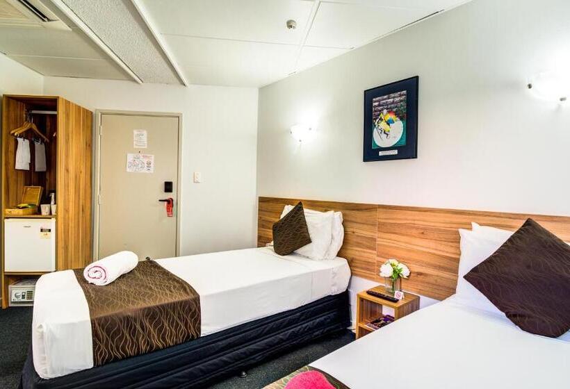 Номер Стандарт, Ascotia Off Queen